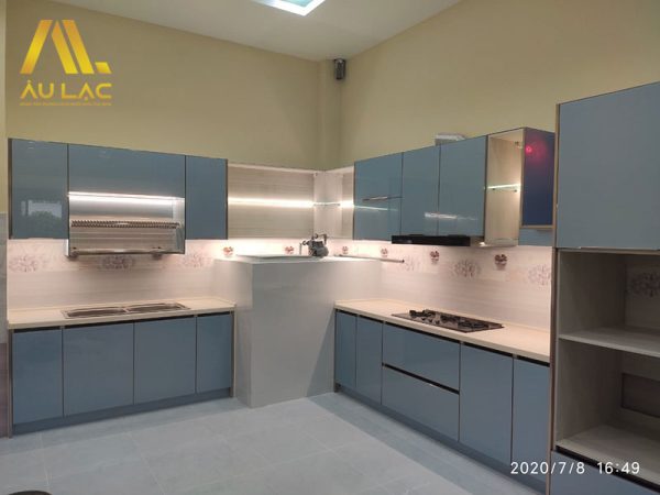 Tủ bếp cánh kính cường lực hệ nhôm 20*20 mm, hệ nhôm bo viền