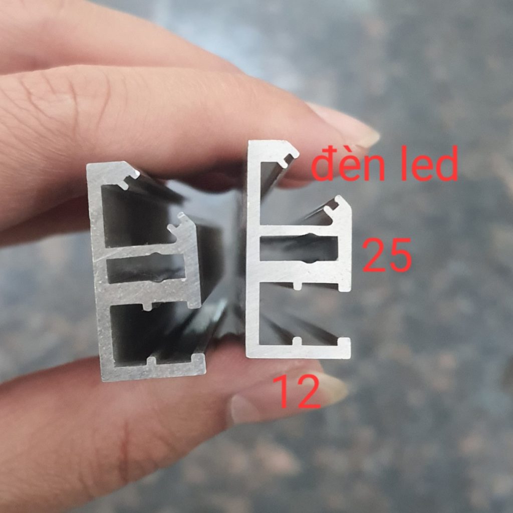 đợt nhôm kính có gắn đèn led bản nhôm 12*25